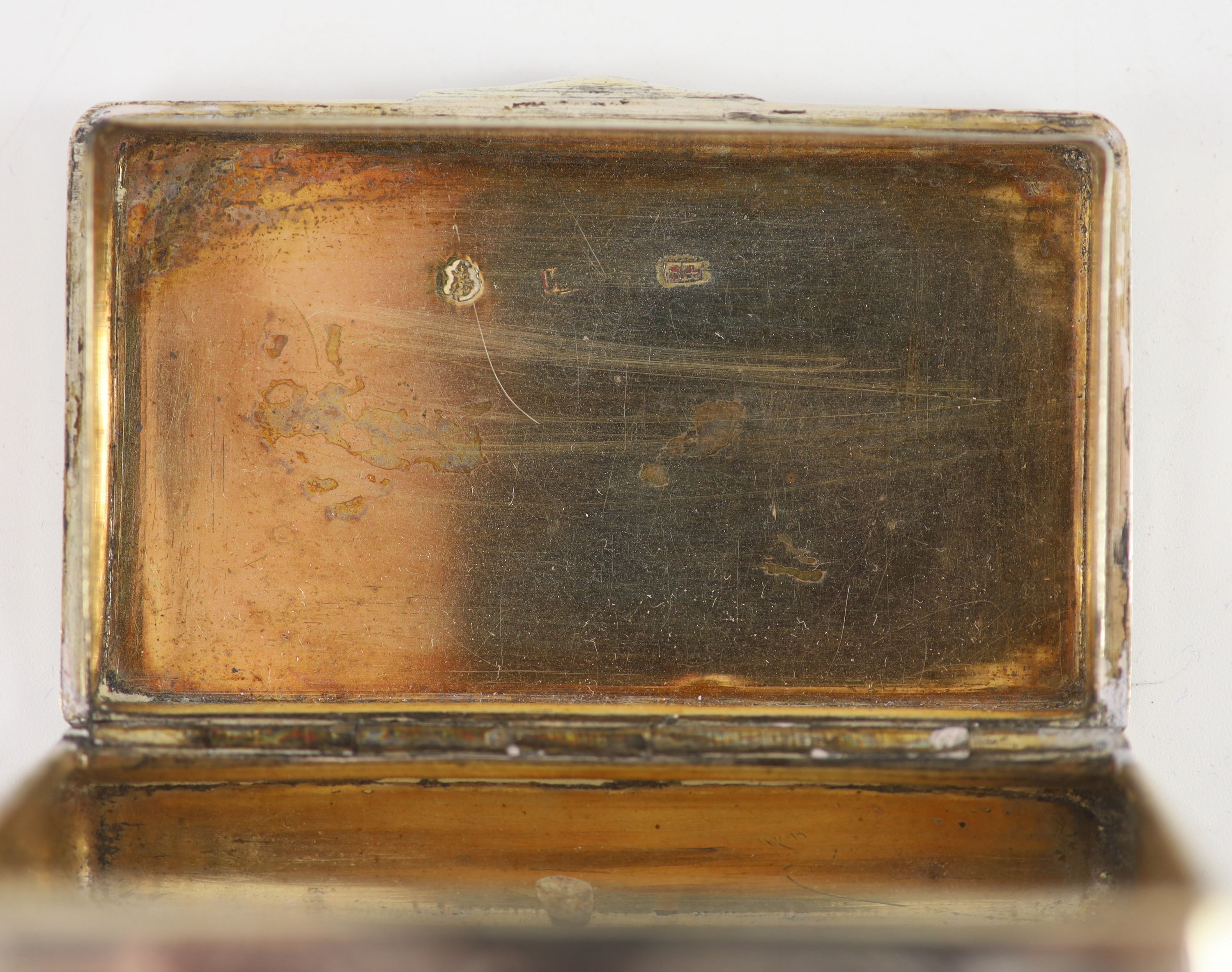 An early 19th century Russian 84 zolotnik parcel gilt silver and niello snuff box, assay master possibly Nicholai Brubovin,1830